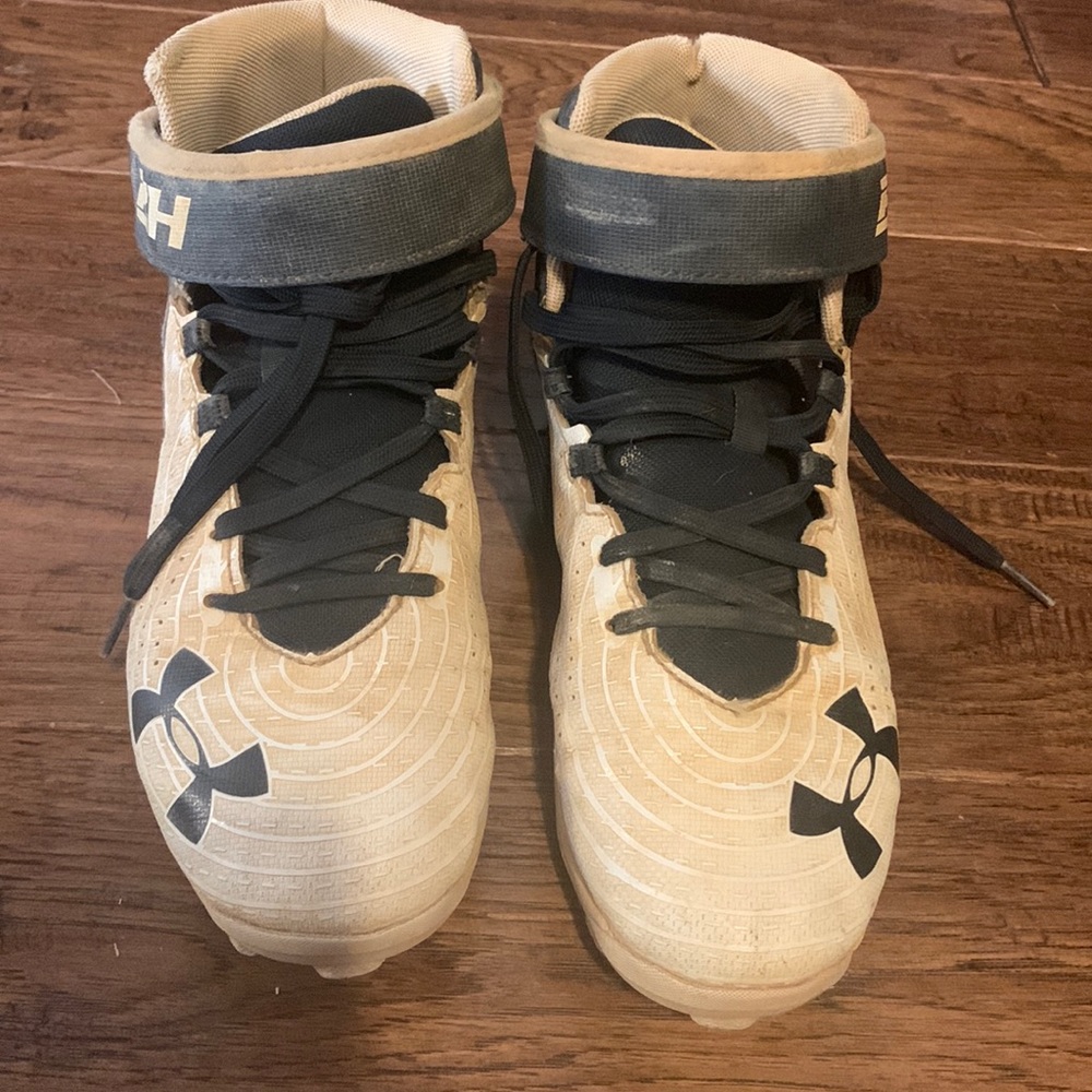 Softball cleats